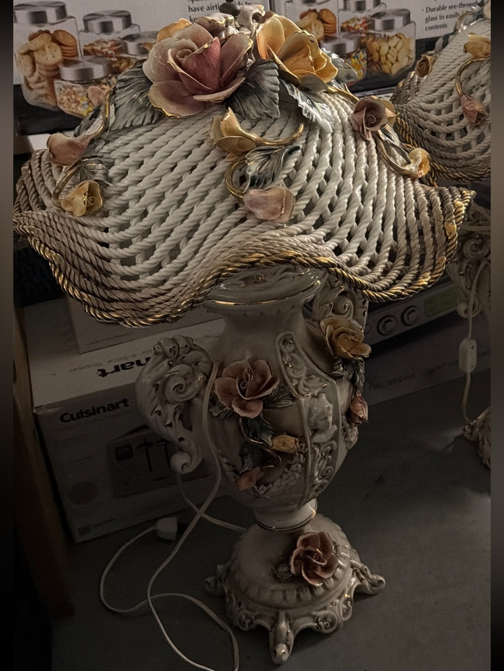 Vintage Ornate Floral Ceramic Table Lamp in Cream and Gold royalty (2) table l